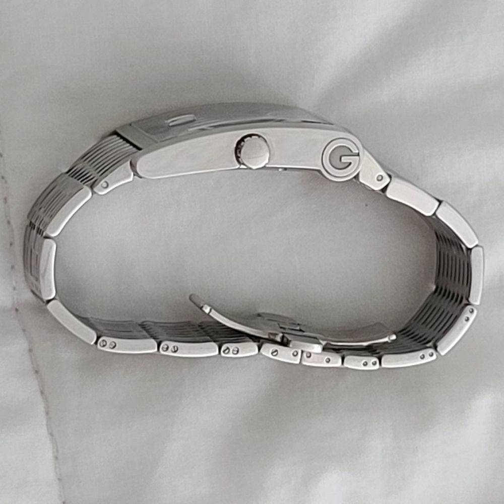 Gucci Men's Silver Timepieces 3 ATM 8600M Stainless Steel Water Resistant Watch - Picture 4 of 11